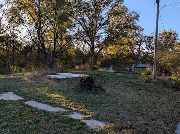 201 S Jackson St, Freeman, MO 64746