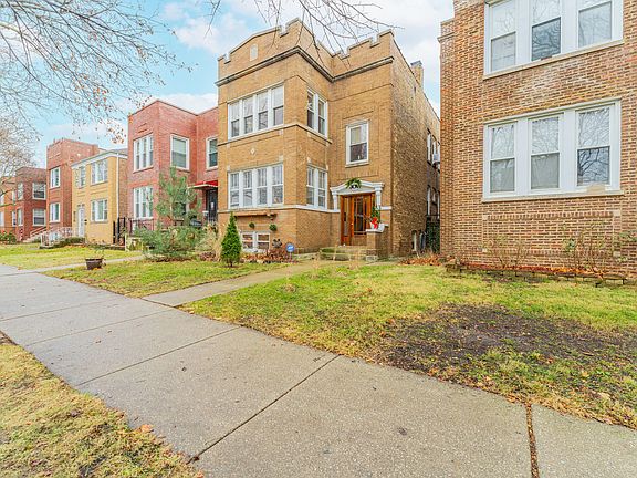 2nd image of 5428 N Sawyer Ave