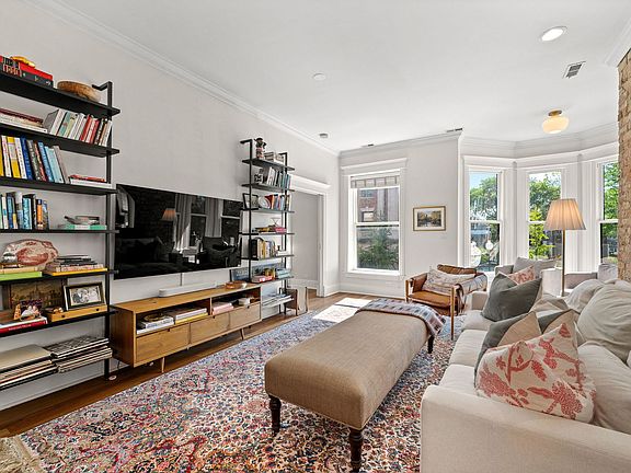 3rd image of 3907 N Damen Ave #2