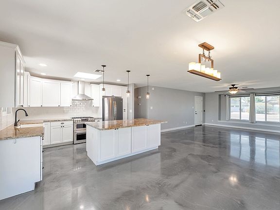 5th image of 2801 N Granite Reef Rd