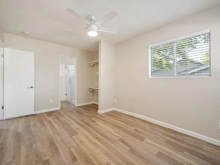 5480 Capistrano Ave #8 — Photo 9