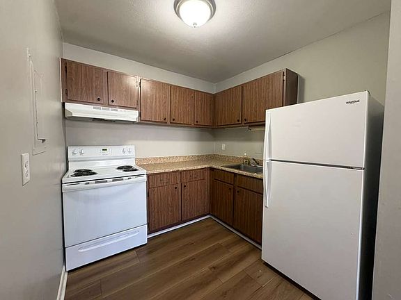 5th image of 60 Donna Dr