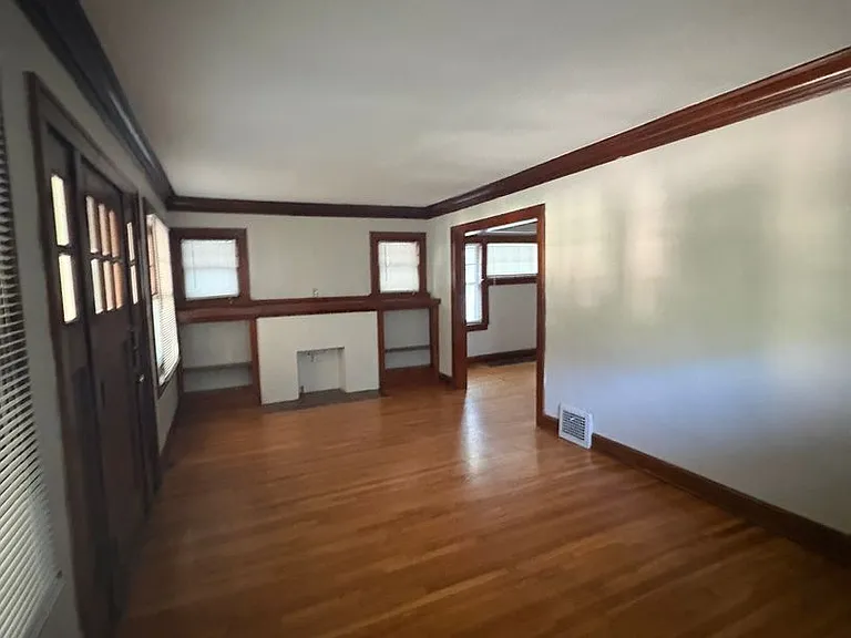 5424 Charlotte St — Photo 2