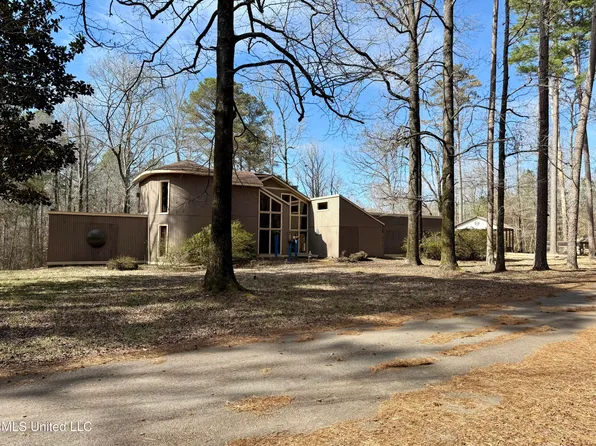 715 Woodland Hills Dr, Lexington, MS 39095