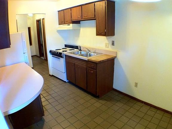 3rd image of 507 N Washington St APT 1