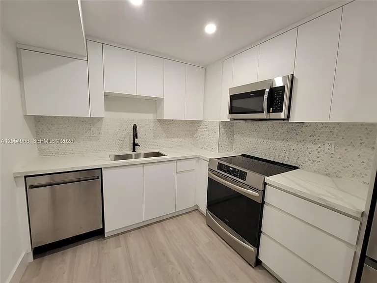 2655 Collins Ave #608 — Photo 4