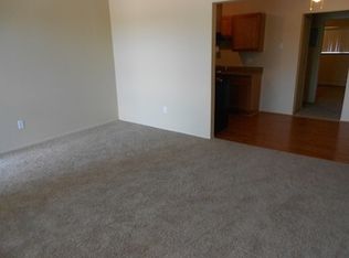 627 Old Pond St, South Lyon, MI 48178