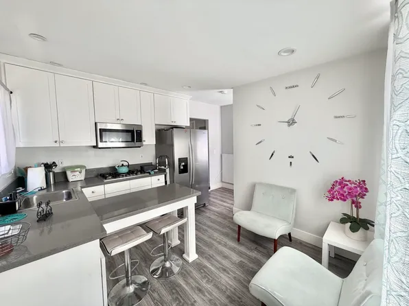 19537 Hemmingway St, Reseda, CA 91335