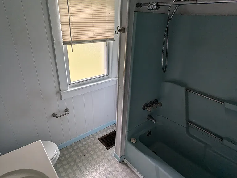 1031 Mount Tom Rd — Photo 4
