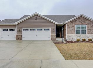 1415 Fieldstone Dr, Savoy, IL 61874