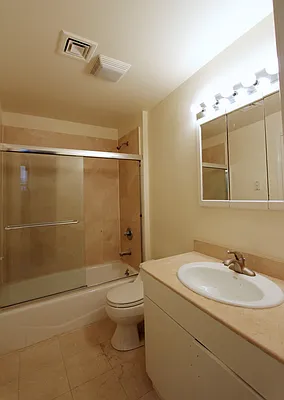 Rented by Aimee Grodanz, LREB | media 24