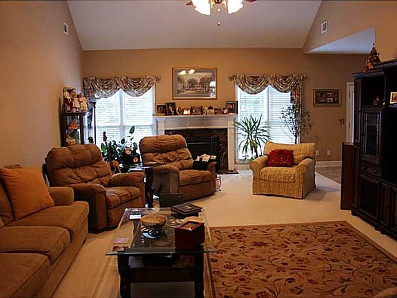3rd image of 504 Lovinggood Ct