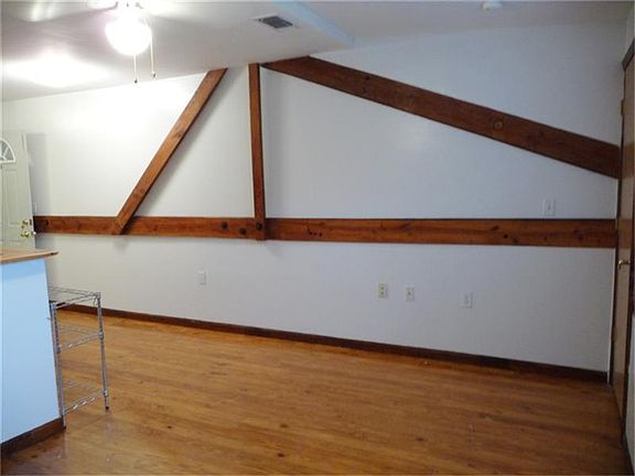 5th image of 410 Anita St APT 2A