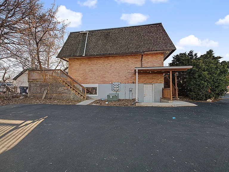 131 N Lincolnway #4 — Photo 11