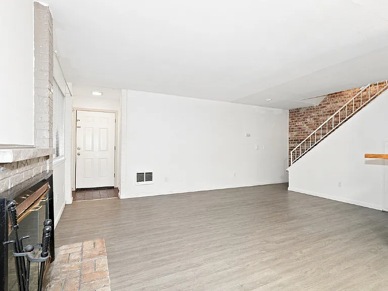 13960 SE 173rd Pl #2 — Photo 3