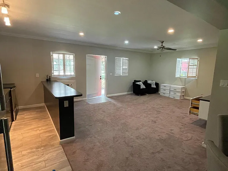 8400 Trotters Ln — Photo 2