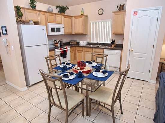 SC5P17839WW-Beakfast-Nook-and-Kitchen