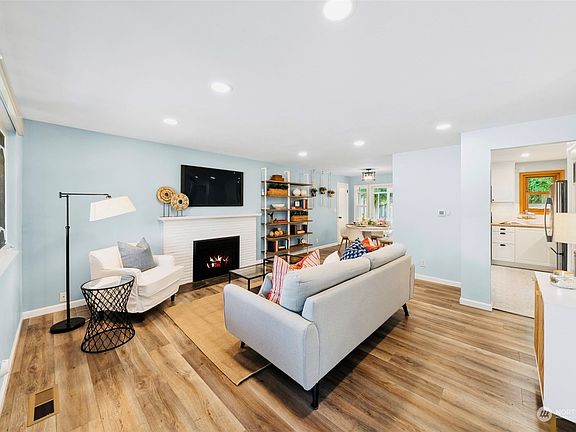 3rd image of 1714 28th Street SE