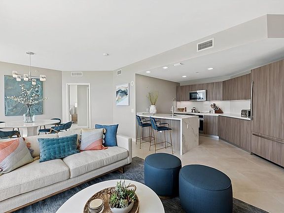 4th image of 401 N BIRCH Road #508