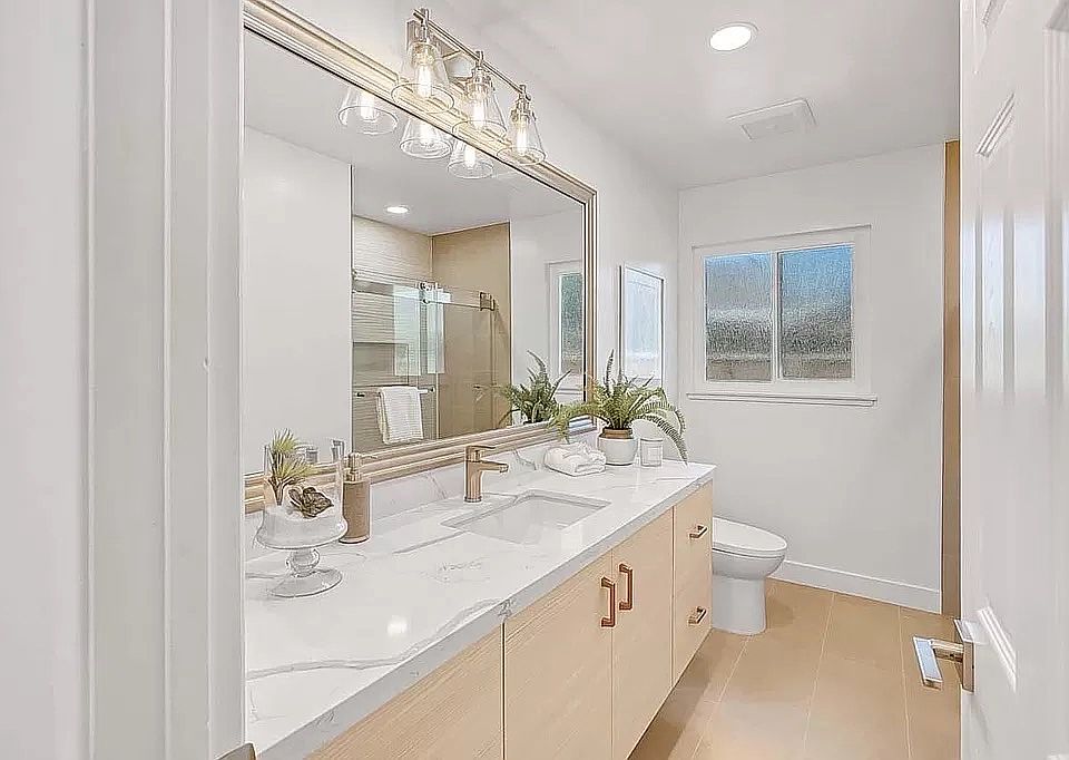 1st image of 924 Oakdell Pl #3
