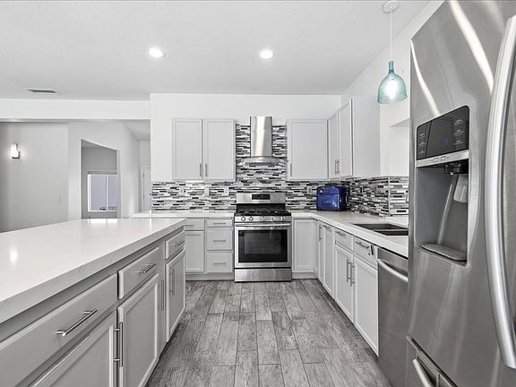 2nd image of 1610 Amelia Way