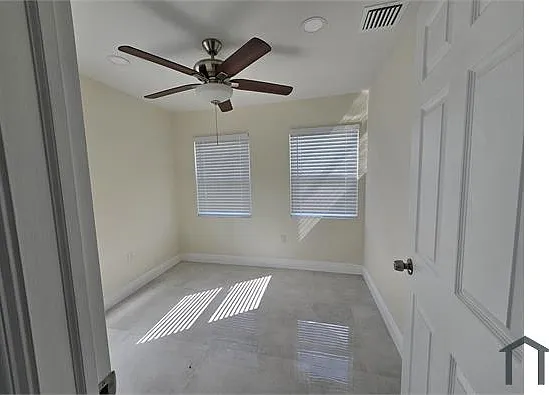 3 bed, 1200 sqft, $2,400 — Photo 4