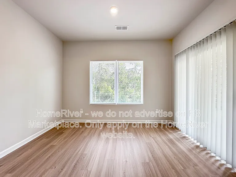 389 Chedworth Dr — Photo 5