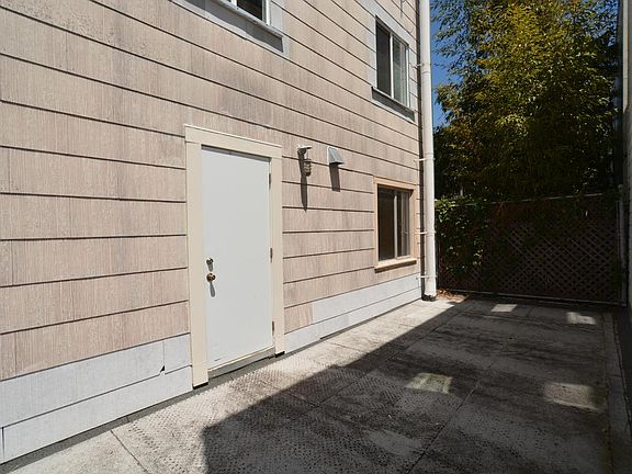 3rd image of 1001 Hampshire St APT 104