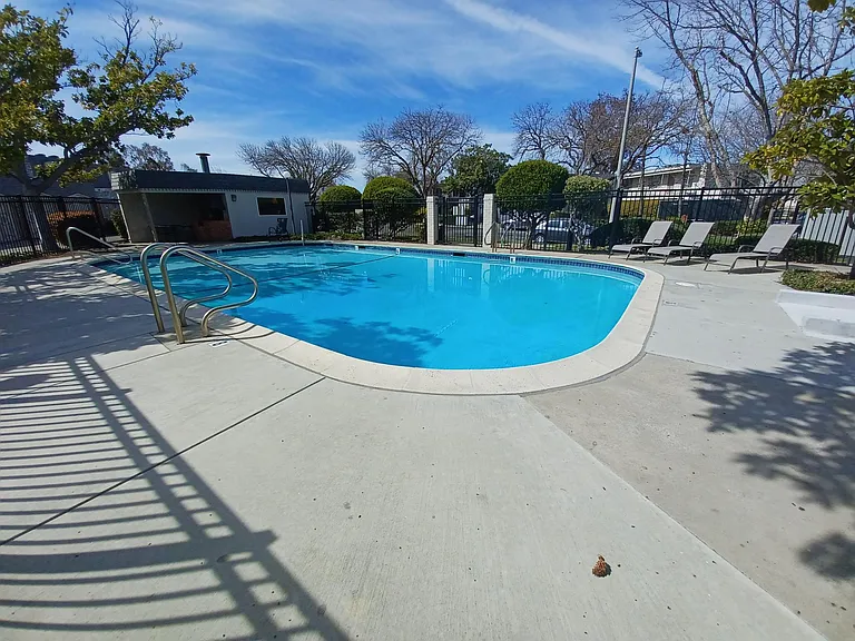 992 Ponderosa Ave #C — Photo 3