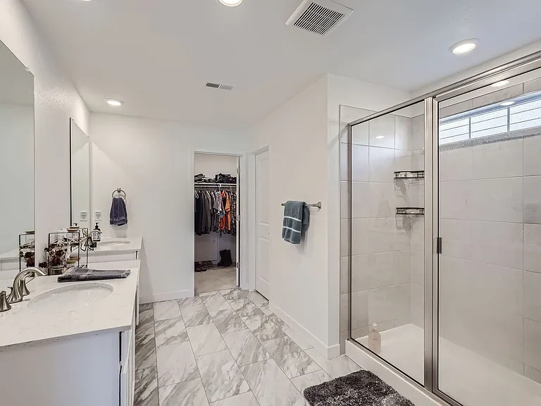 12885 Bay St — Photo 32