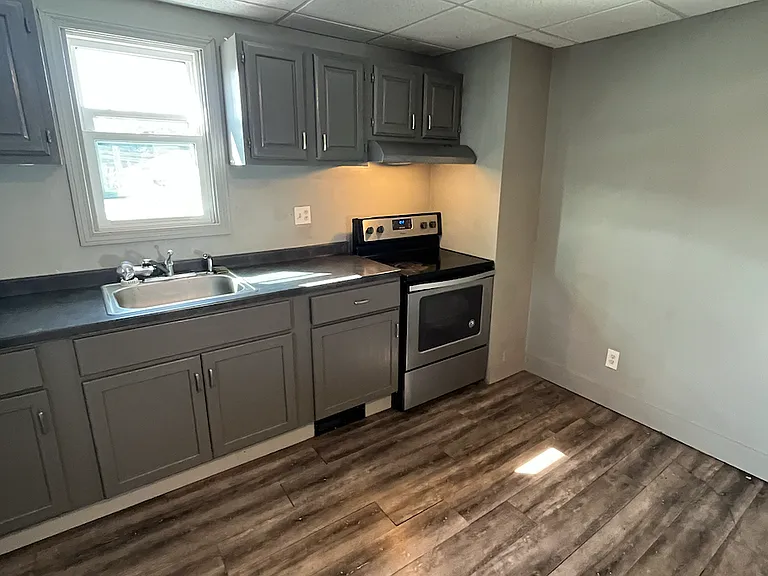 23 Main St #6 — Photo 1