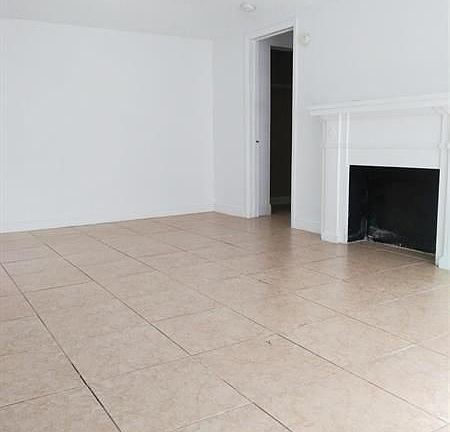 4th image of 310 Walton Blvd APT 10