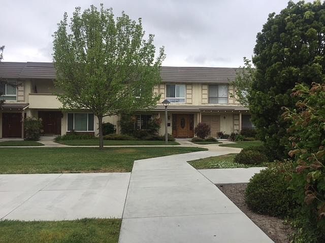 Beautifully landscaped Tanglewood