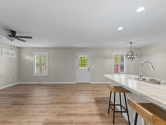 3rd image of 105 Danielle Ave