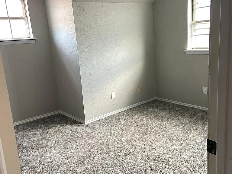 1600 Ridgemont Cir — Photo 11