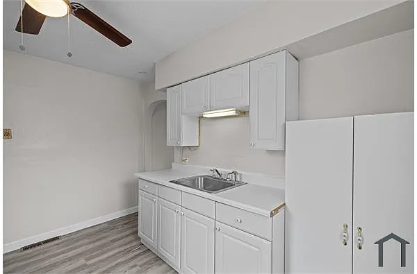 Building Photo - 10006 Dorothy Ave