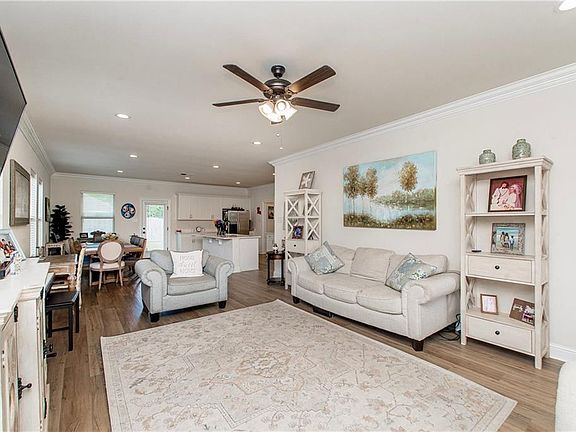 4th image of 22043 Giselle Dr
