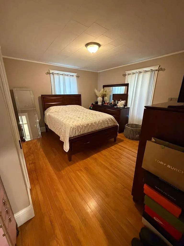 3 bed, 1.5 bath, 1300 sqft, $3,600 — Photo 2