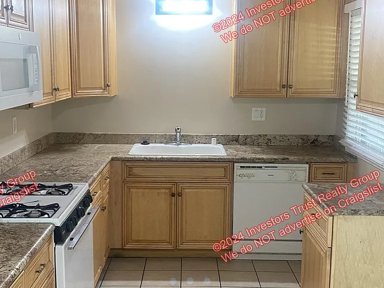 703 E Linfield St — Photo 11