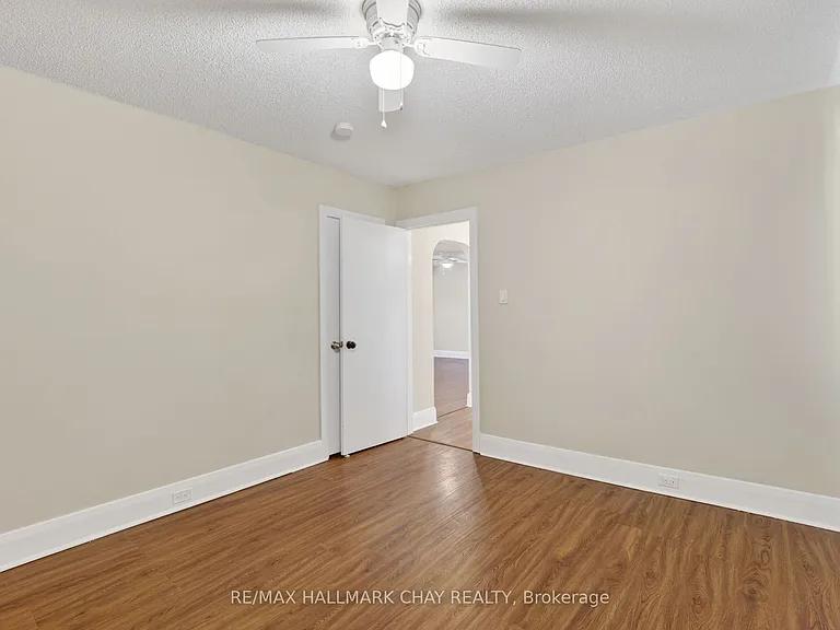 30 Penetang St — Photo 9