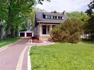 22516 Mastick Rd, Fairview Park, OH 44126