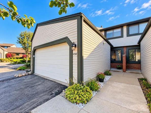 1198 Concord Ct, Northville, MI 48167