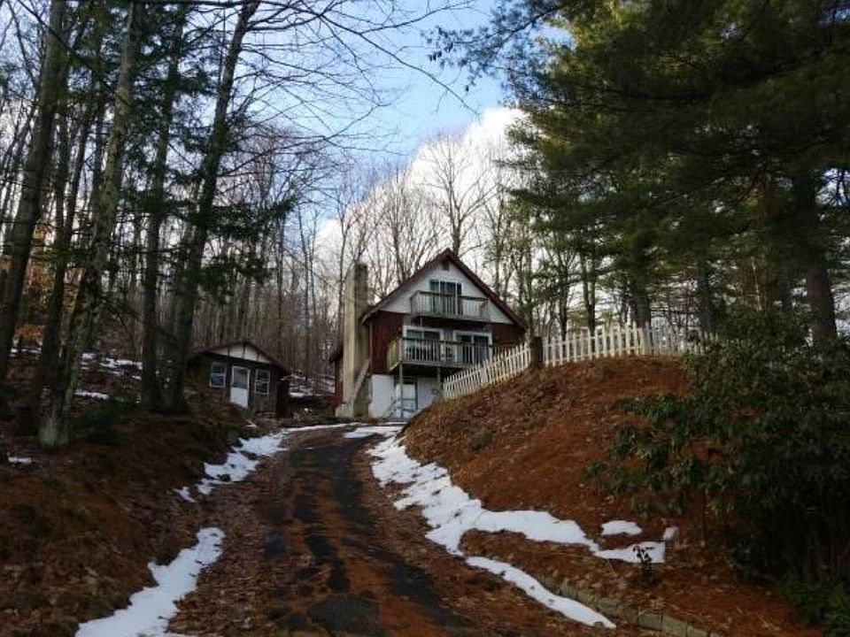 2nd image of 9 Chalet Dr