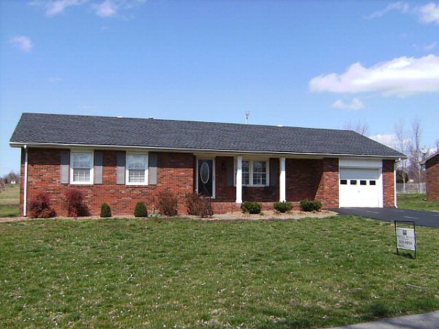 1st image of 725 Lightfoot Ln