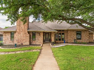 6607 Parkside Ct, Arlington, TX 76016