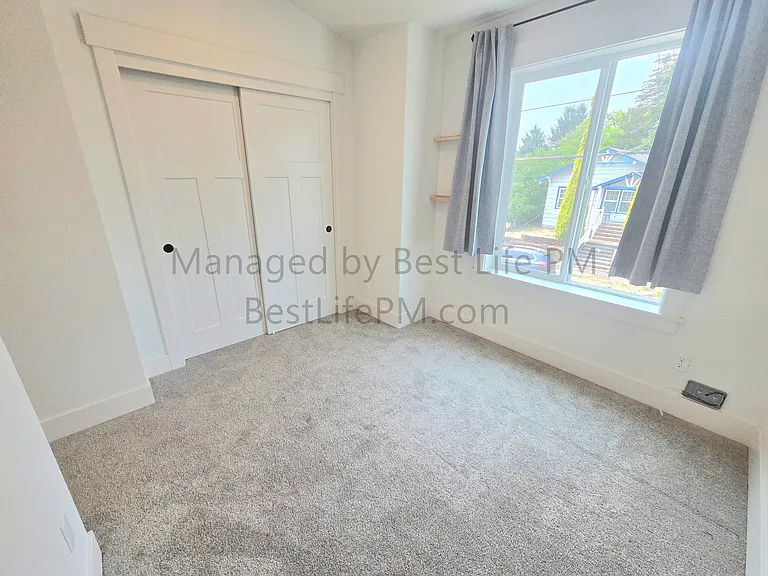 310 NE 58th Ave — Photo 17