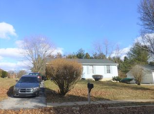 5 Cedar Ln, Stewartstown, PA 17363