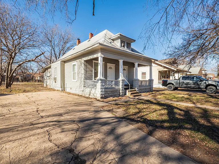 Listing photo 3