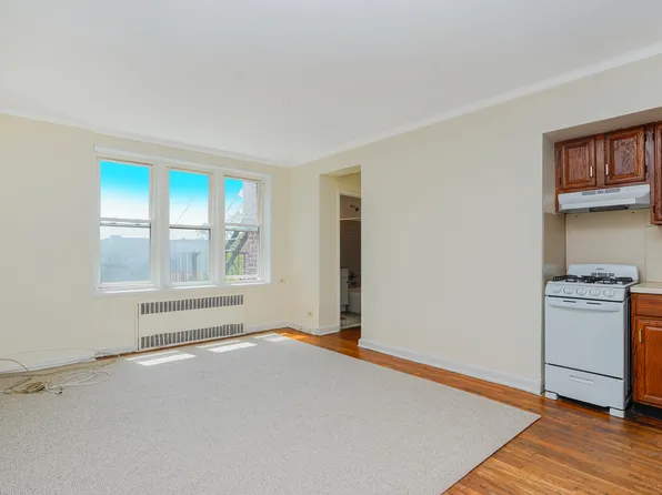 9430 Ridge Boulevard image 1 of 15