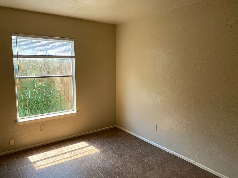1136 San Francisco St — Photo 10